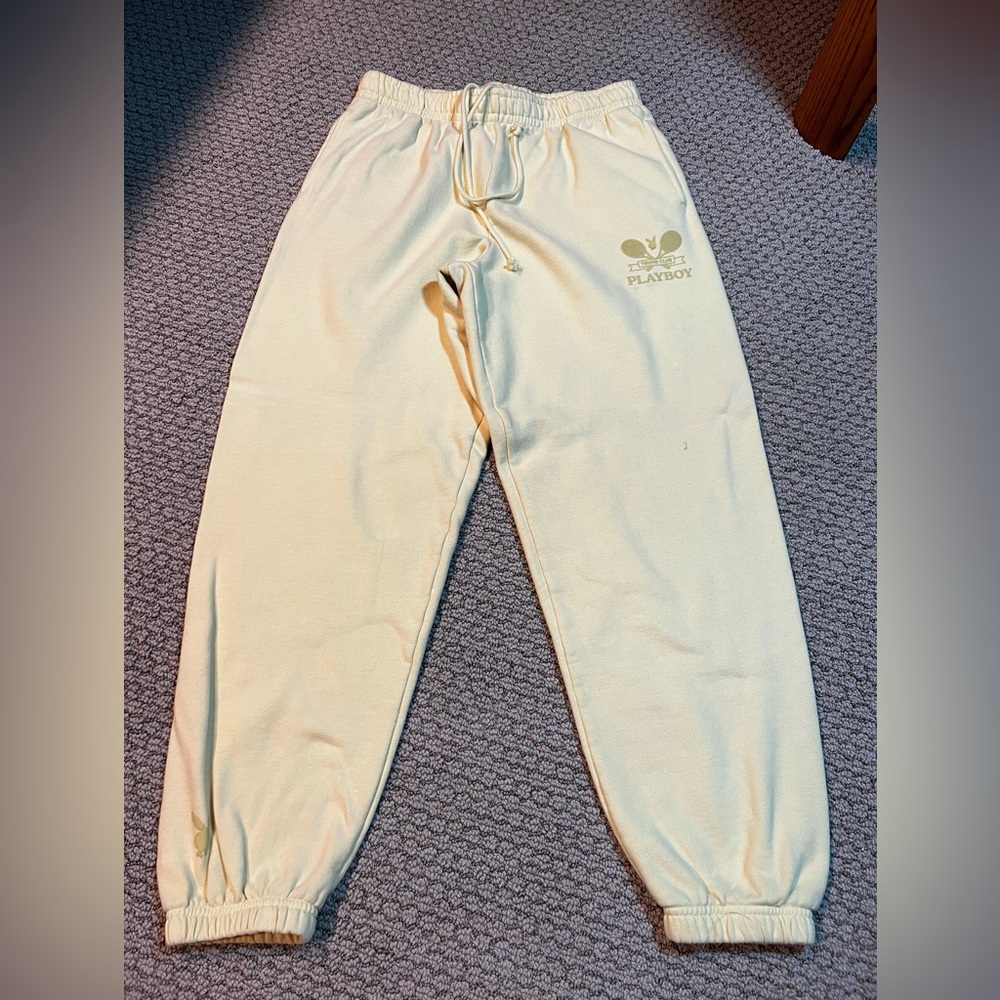 Playboy. Medium. Yellow